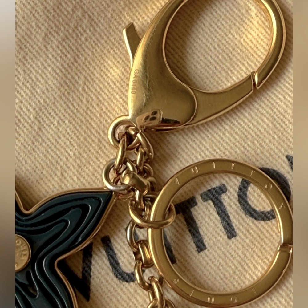 LOUIS VUITTON Resin Naif Bag Charm Rose πΉ - Picture 6 of 8